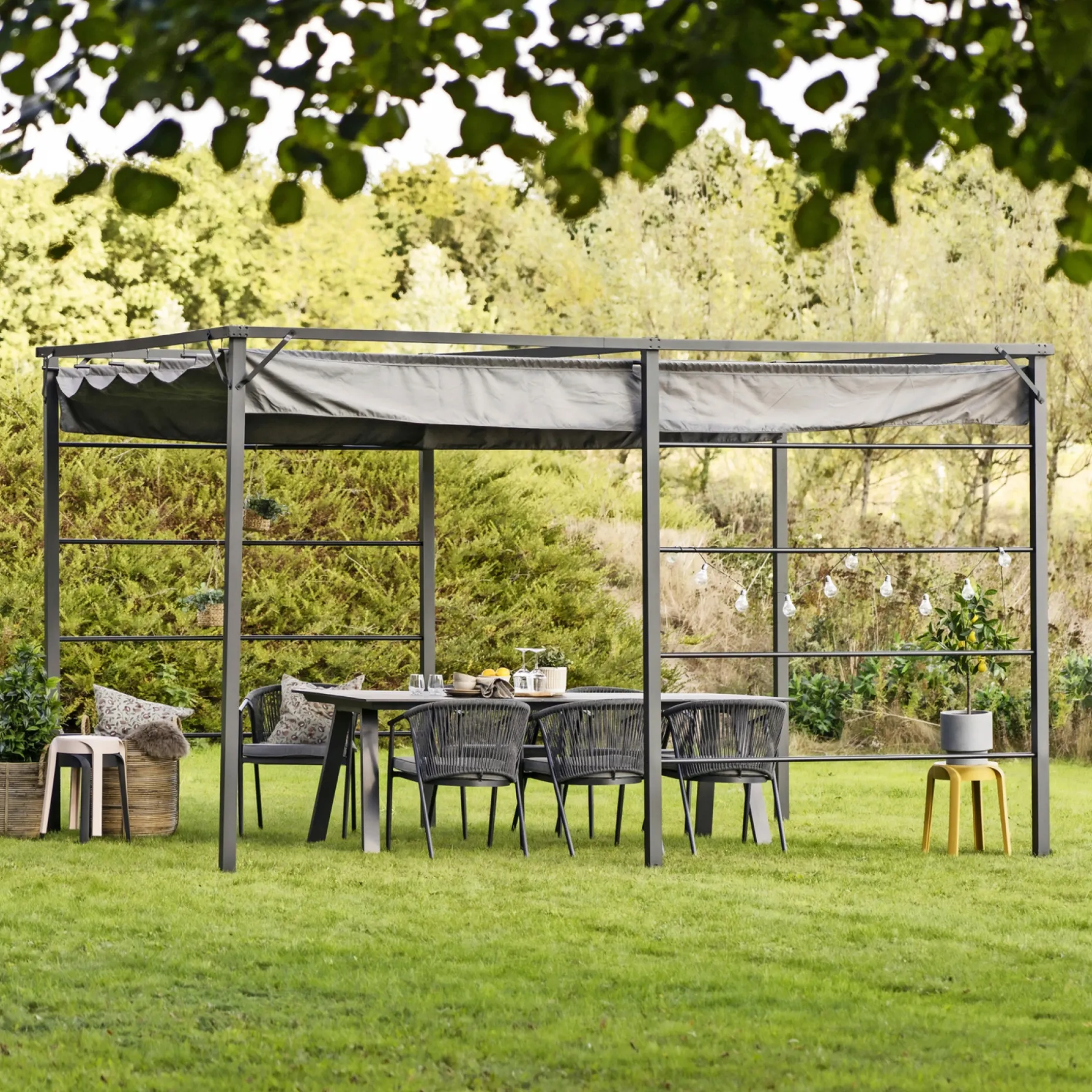 OUTRIUM CHANIA MED RULLETAG PERGOLA 2.98 X 3.98 M