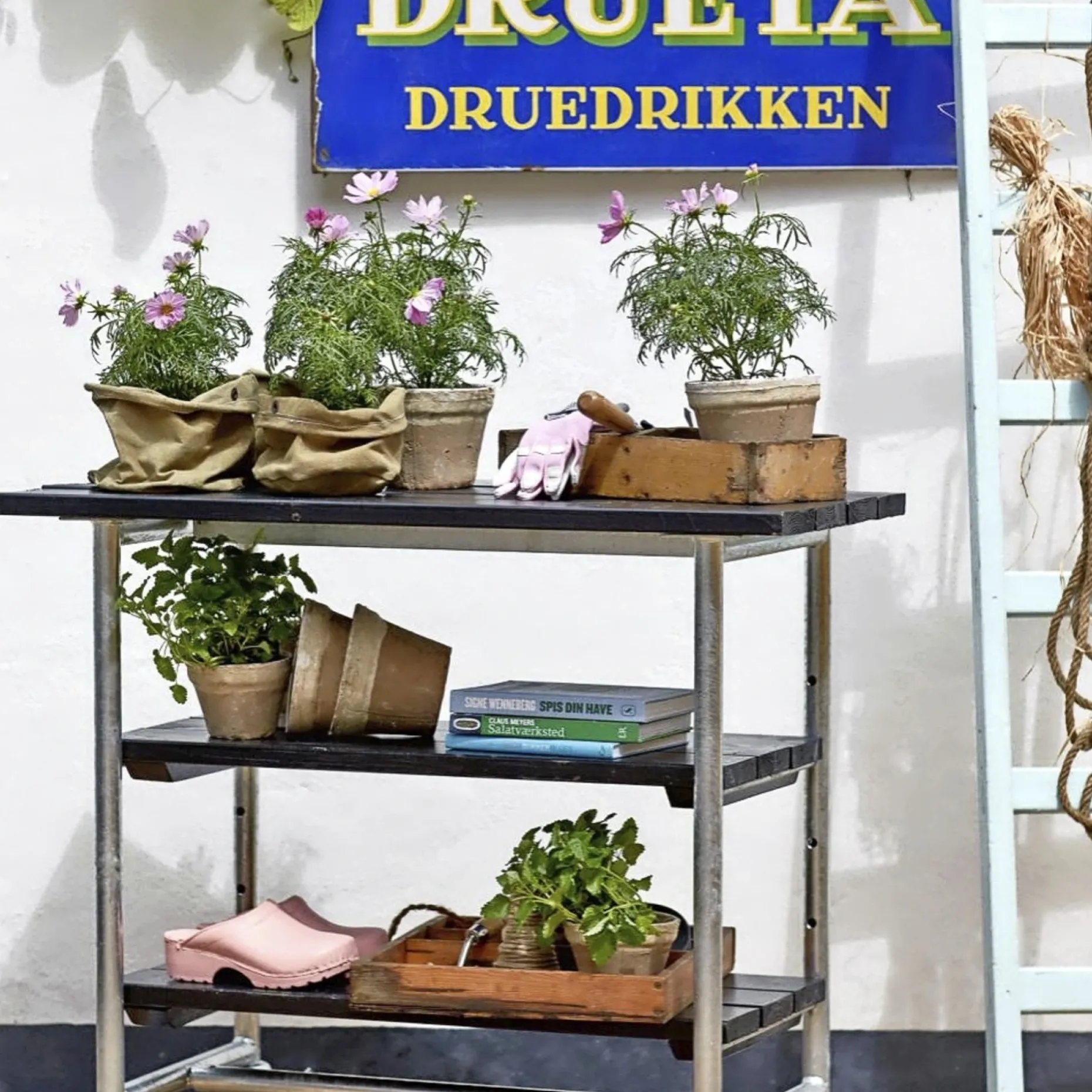 PLUS URBAN SERVERINGSVOGN SORT NÅLETRÆ / STÅL