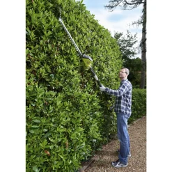 RYOBI ONE+ OPT1845 HÆKKEKLIPPER TELESKOPSKAFT 45 CM UDEN BATTERI OG LADER